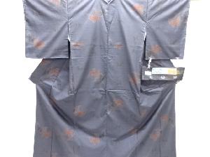 未使用品　仕立て上がり　蝶模様織り出し本場泥大島紬着物(5マルキ)